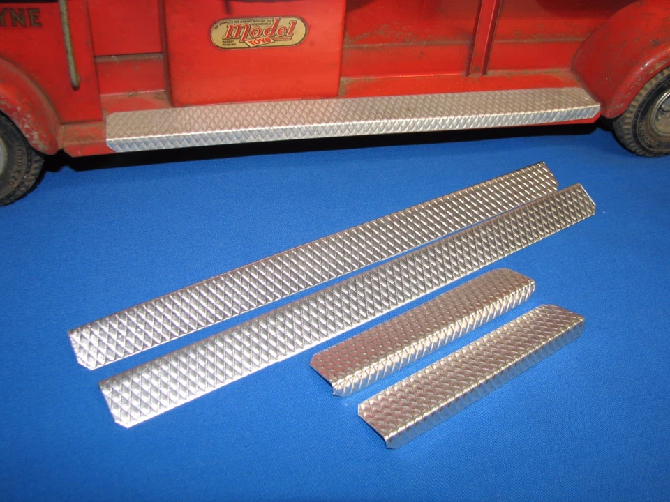 Juego de 4 placas de estribo de aluminio para camión de bomberos aéreo Doepke Model Toys Foto 2 de 3