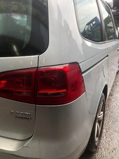 VOLKSWAGEN SHARAN MK2 10-15 DRIVERS SIDE REAR OSR OUTER LIGHT LAMP * BREAKING *