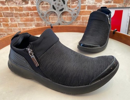 bzees axis slip on sneaker boot