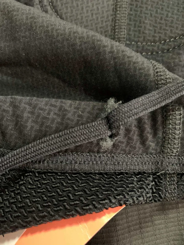 RARE CYCLING WOMENS SHORTS DESCENTE OPTIMA ORIGINAL MADE IN CANADA SIZE M - Image 4 of 4