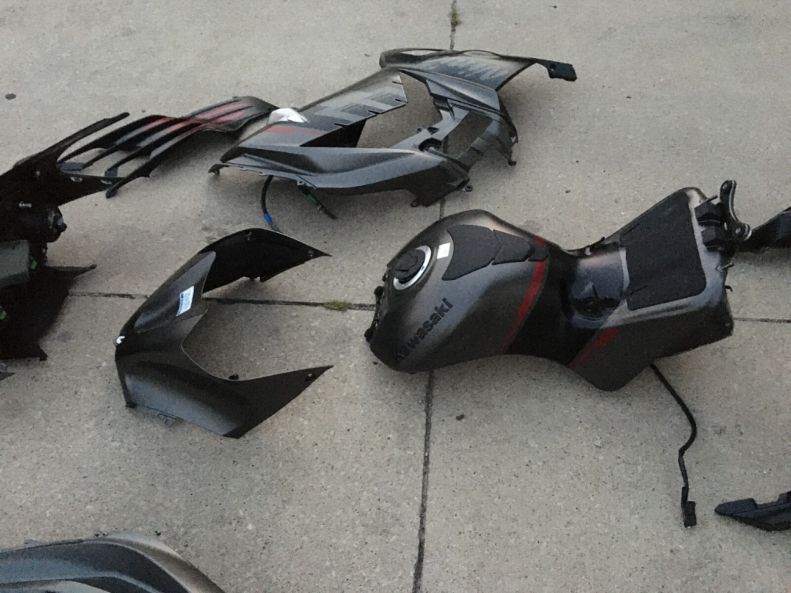 2023 ZX14R ZX14R FAIRING KIT FUEL TANK LIGHTS NEW TAKE OFF 21 22 23 20