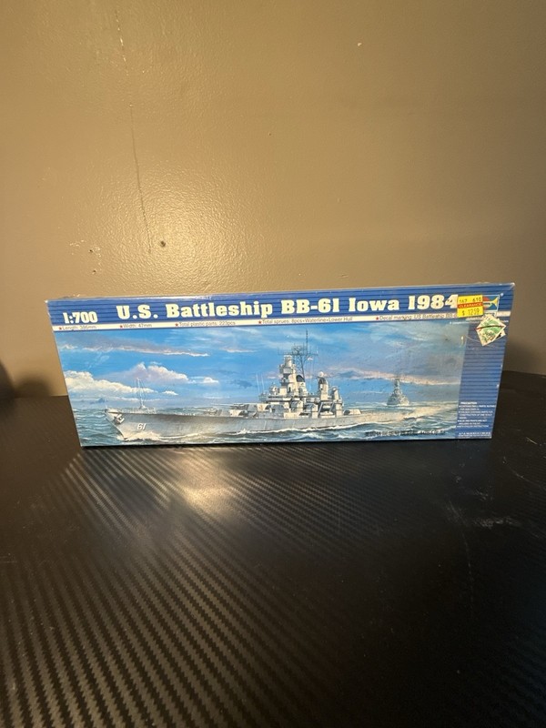 Trumpeter 1/700 USS Iowa BB61 Battleship 1984 Model Kit