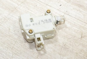 VW Polo 9N3 2007 Original Stellmotor ZV Heckklappe 3B0959781C #148082-G230