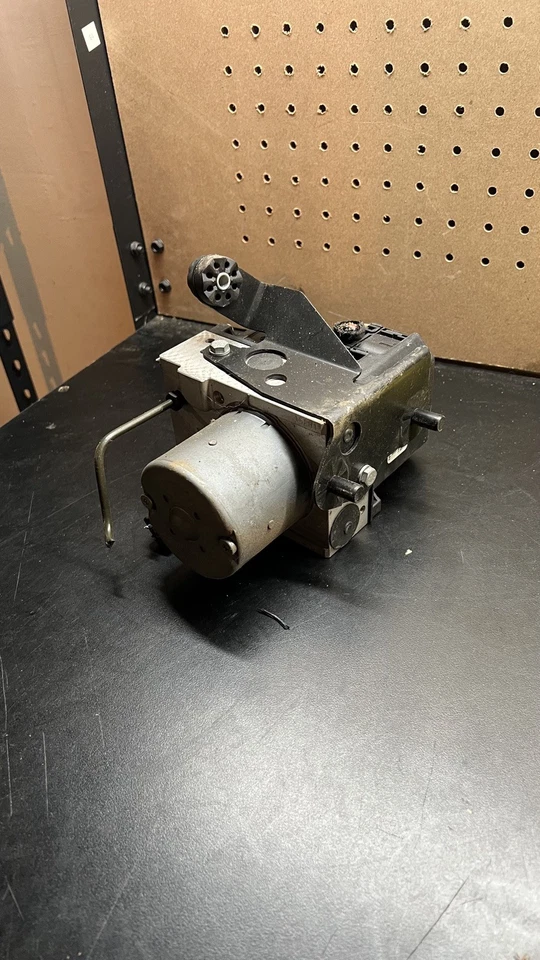 99 00 01 02 03 BMW 540I 525I 528I ABS Pump Anti Lock Brake Module 34516751499 - Image 2 of 3