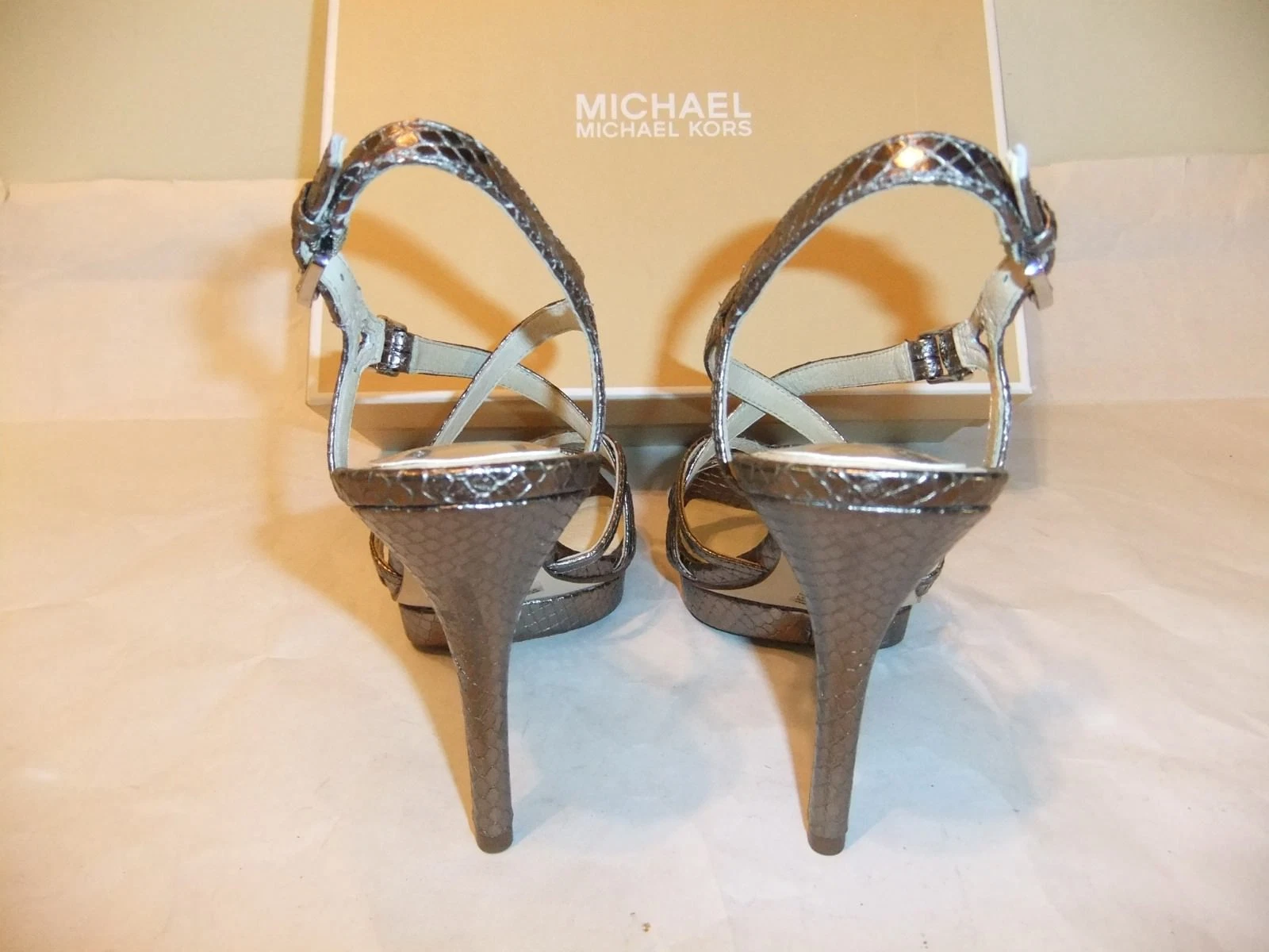 Sandalo elegante MICHAEL KORS Cicely grigio pelle nichel tacco taglia 9 5 nuovo con scatola $ 165