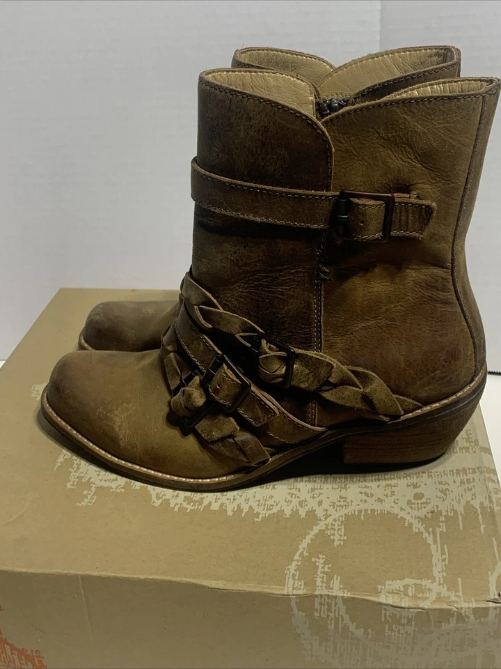 Botas ocidentais femininas Anthro Latigo tamanho 9 Paz couro marrom trançado estilo boho - Imagem 2 de 4