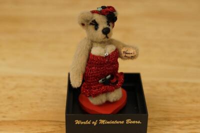 World of Miniature Bears Toy #727 DOLLY Tina Richardson Red