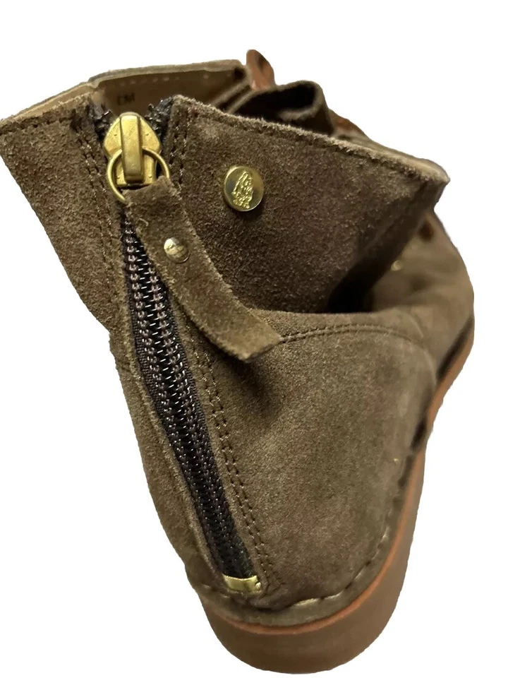 HUSH PUPPIES 女式 CATLYN 徒步靴 9 码棕色麂皮绒拉链金色口音二手状况完好 LN — 第 4/4 张图片