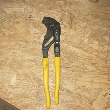 Klein Tools D530-10 Reversible 10-inch Jaw Ad...