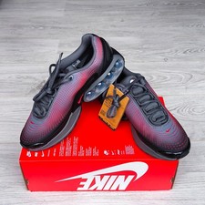 Sneakers 👟 de la marque Nike modèle DN noir ⚫ avec détails rouge 🔴et blanc⚪!!!