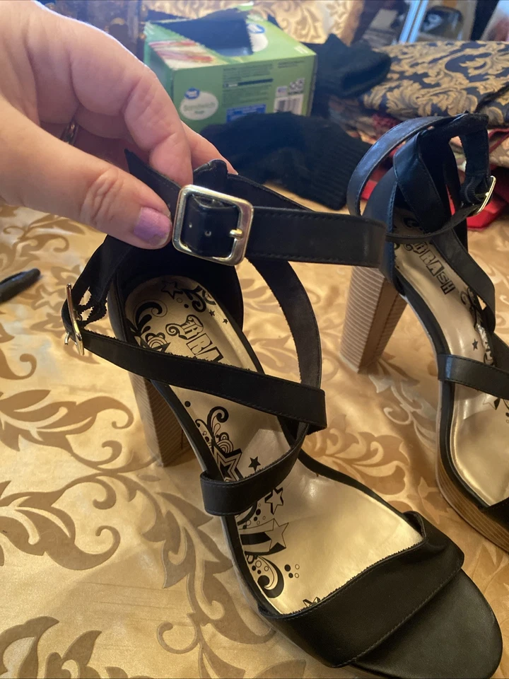 Brash - Tacones altos negros con tiras elegantes talla 10 - Usados en excelente estado - Sin caja - Clásicos Foto 4 de 4