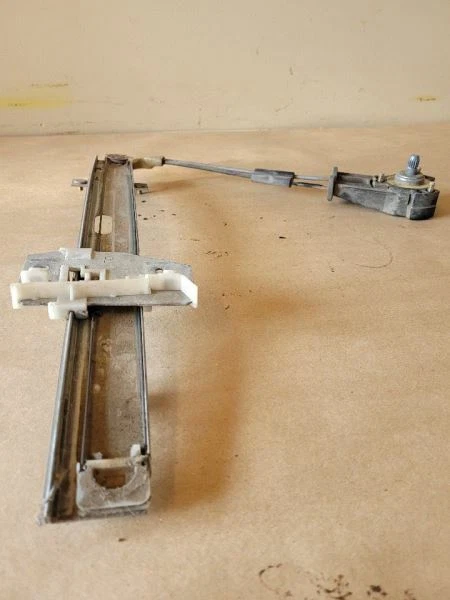 Passenger Right Front Window Regulator Fits 87-93 MAZDA B-2200  - Image 2 of 4