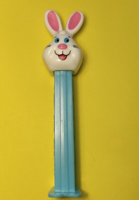 Bunny Blue (Easter) - PEZ Spender - 5.9 Patent - China - Non-Centered Pupils