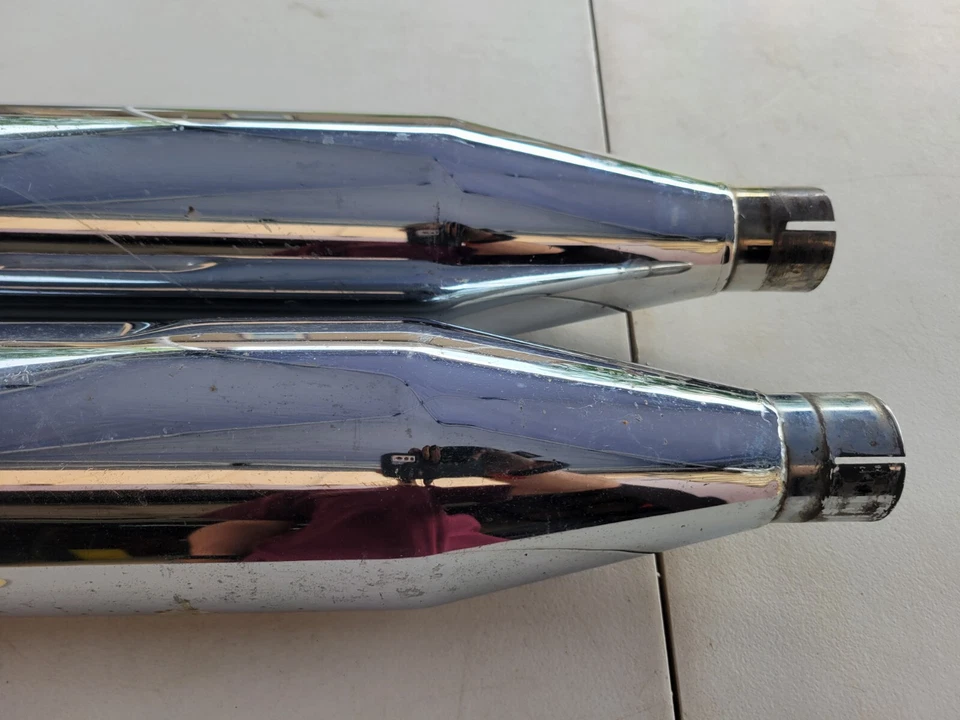 Silenciadores sin cordones cromados FL 95-16 Harley Davidson Twin Cam Freedom Performance 4" Foto 3 de 4