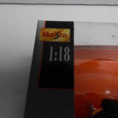 Maisto Harley-Davidson 1:18 2000 XL 1200c Sportster 1200 Custom Motorcycle - Picture 2 of 10