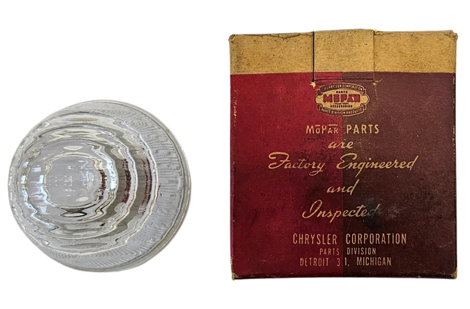 Dodge Plymouth Chrysler 1946-1949 luz de reversa luz lámpara lente 1163682 nuevo de stock Foto 2 de 4