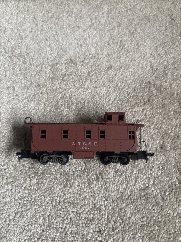 HO Scale AT/SF 1957 Caboose