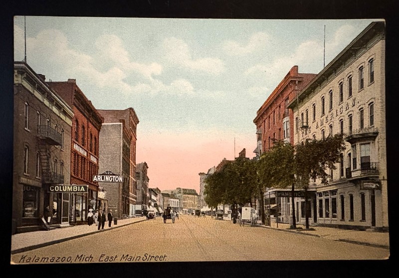 KALAMAZOO MI c1910 RPPC EAST MAIN STREET HORSE AND BUGGY NEW ARLINGTON MOTEL