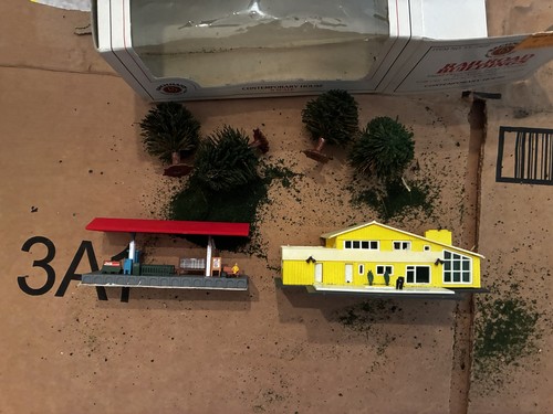 Bachmann Escala N Casa Contemporánea 55-7409, Estación, Árbol Modelo Lote Usado | Zustand: Used