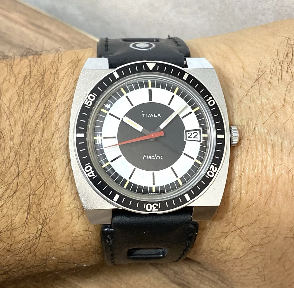 Reloj TIMEX Electric World Time Skin Diver Vintage 39 mm esfera negra Taiwán 1978 Foto 2 de 4