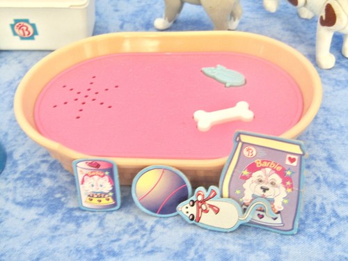 Barbie - Dog and Cat with Bowls, Bones, Brushes, Vet Bag/Chart & Bed w/Sounds! - Picture 4 of 9