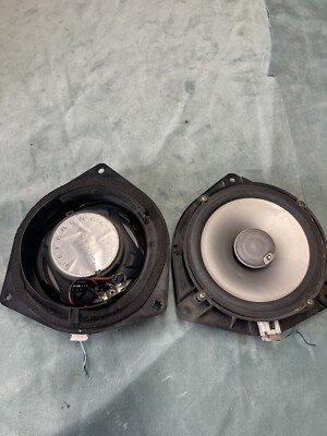 04-207 TOYOTA HIGHLANDER FRONT LEFT And RIGHT JBL SPEAKER 86160