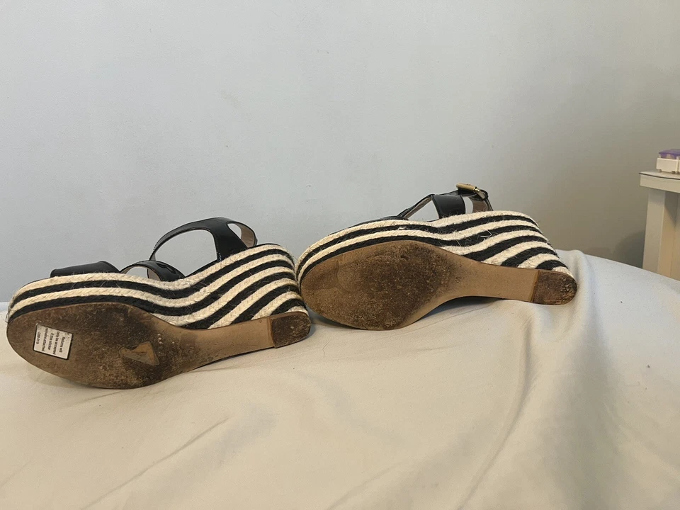 Alpargatas Brian Atwood cuña talla 40 negro crema rayas ajuste estrecho 9,5 Foto 4 de 4