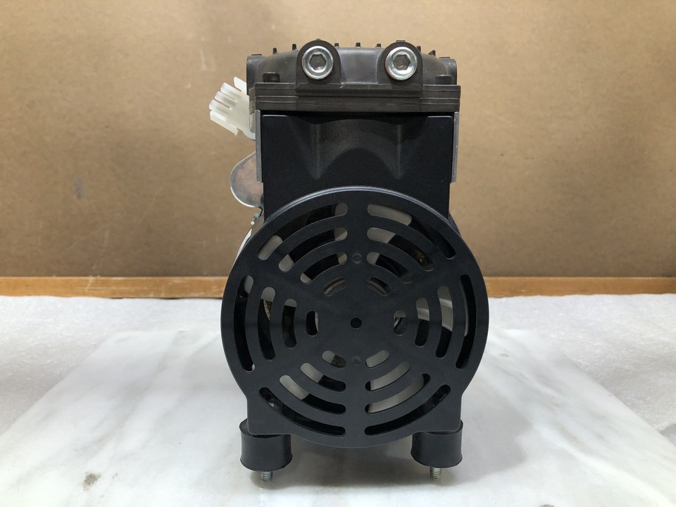 Pompe à Vide Gast 74r135-p101-h200x Occasion - 100-115A, 2.5Hz, 60-100 PSI Max - Testée Fonctionnelle