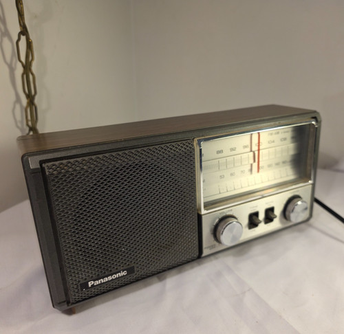 Vintage Panasonic RE-6277 FM/AM 2-Band Table Radio Tested Working