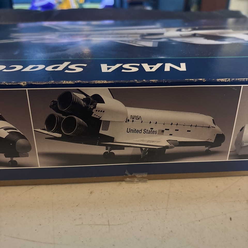 Maquette Monogram Navette Spatiale NASA (Space Shuttle) - Échelle 1/72, N55