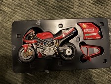 Minichamps Ducati 996 Carl Fogarty Superbike 1999 1/12 Scale Model
