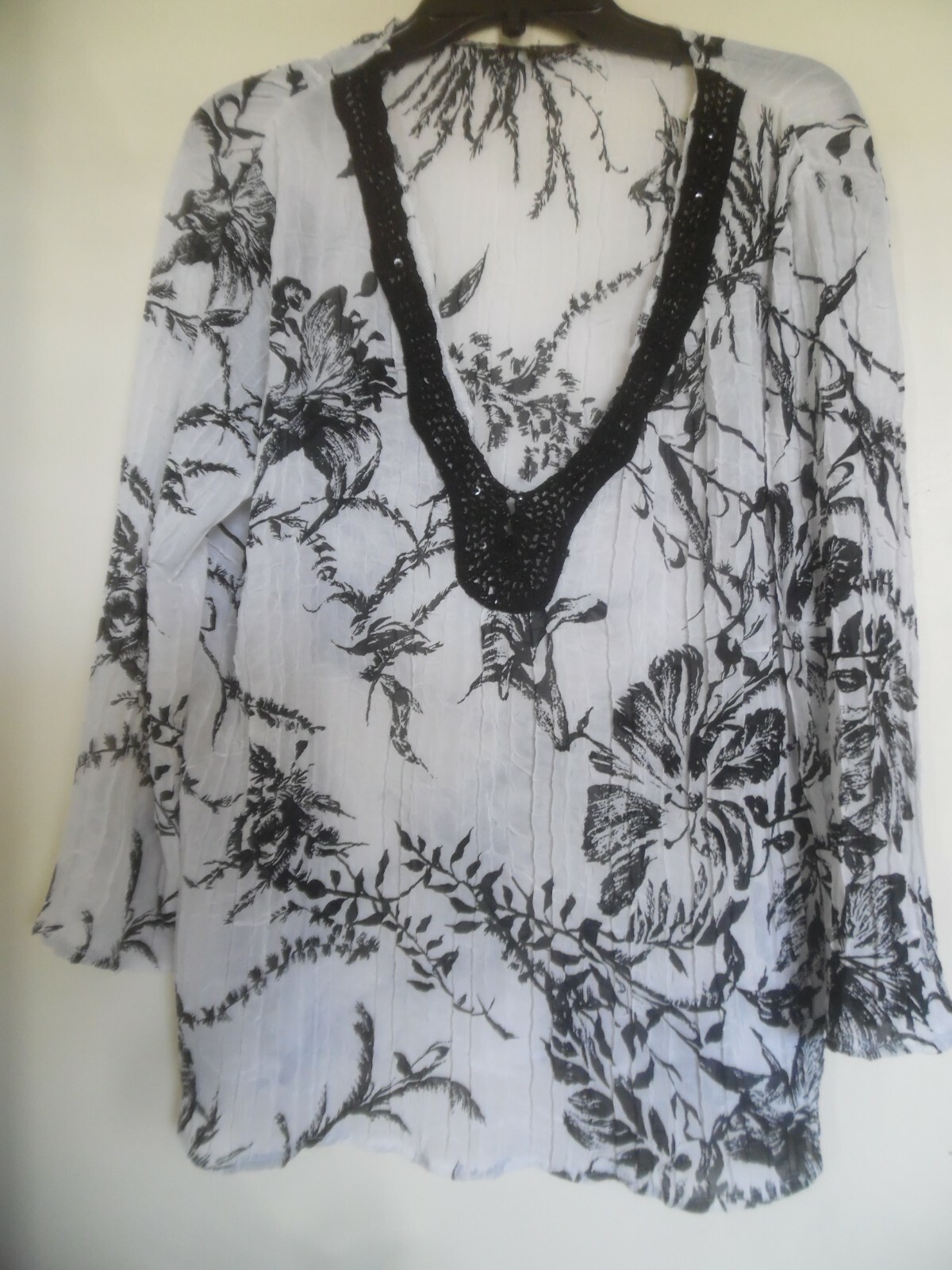 Violet & Claire White Floral 3/4 Sleeve Tunic Top for Women - Lightweight & Stylish