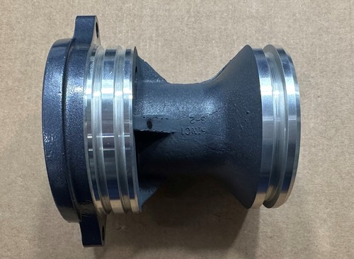 NEW GENUINE YAMAHA OUTBOARD F25 1998 ~ 2019 CAP LOWER CASING 61N-45361-01-8D - Picture 2 of 7
