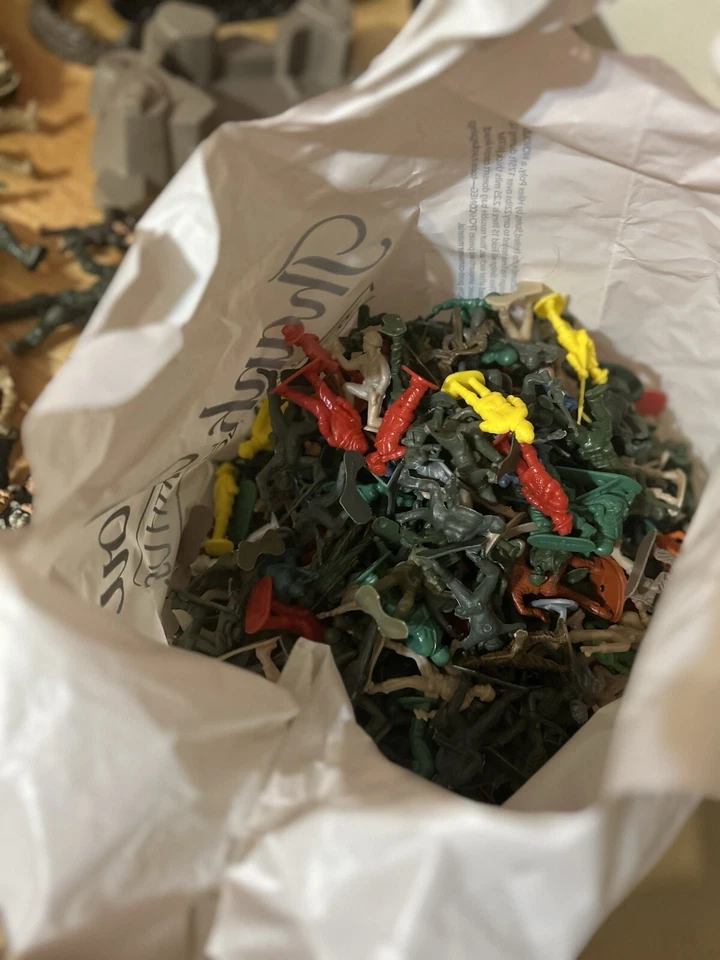 Huge Lot Of Toy Army Military Soldiers & Accessories Vehicles, Helicopters, etc - Image 2 of 4