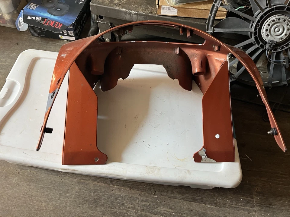 1991-92 Suzuki Gsxr 1100 Front Nose Fairing & Rear Tail Fairings - Image 2 of 4