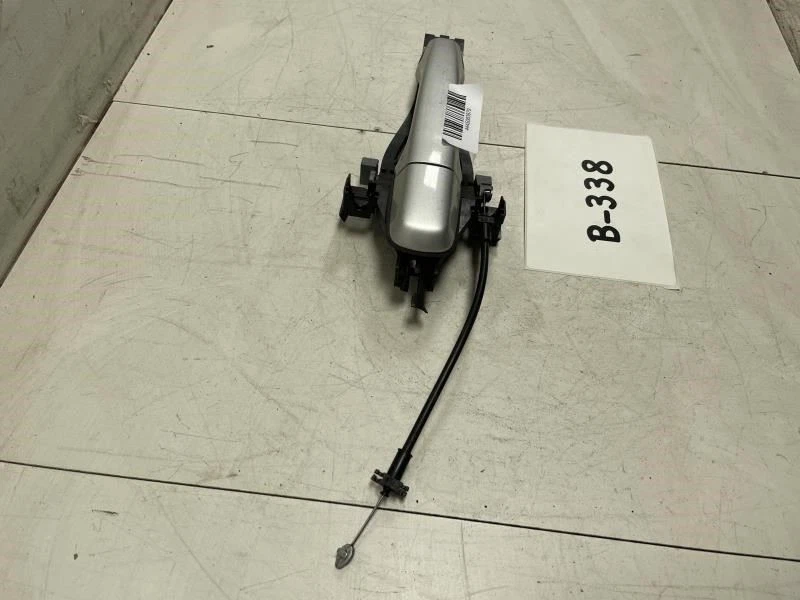 Volvo V50 T5 2005 puerta trasera izquierda conductor puerta exterior manija reale OEM Foto 2 de 4