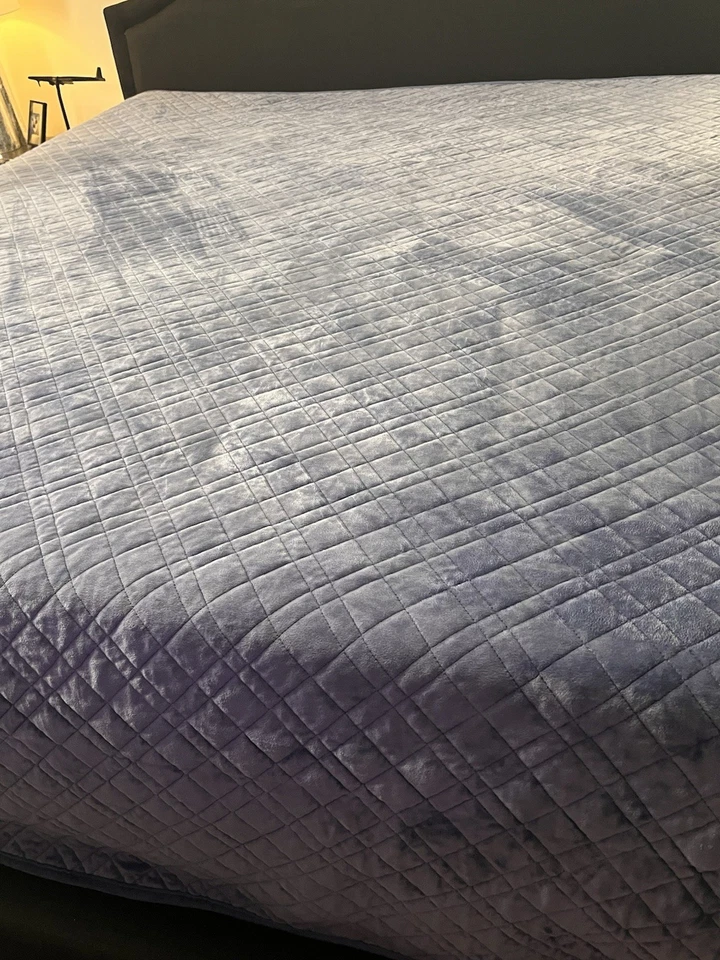 Quilted Coverlet Bedspread California King Blue Velvety Heavy Warm Blanket - Image 4 of 4