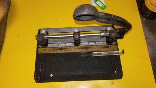 VINTAGE Master Products Mfg Co 3 Hole Punch Heavy Duty Tested Working