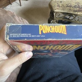 Mike Tyson's Punch-Out!! (NES, 1987) Con caja da&ntilde;ada