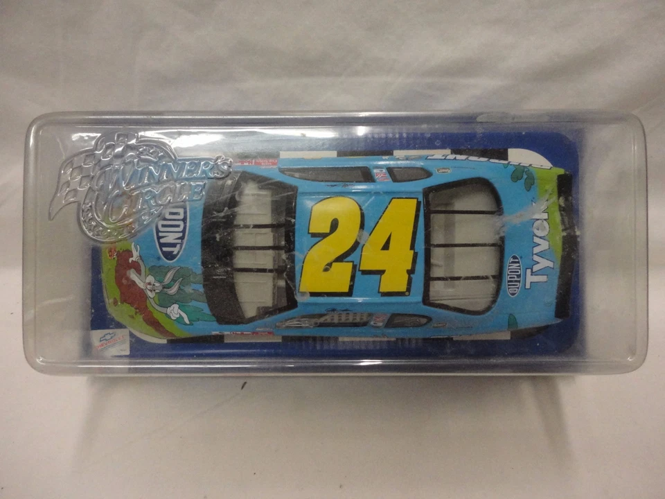 Chevrolet G2 Winner's Circle Dupont Bugs Bunny Jeff Gordon #24 1:24 Foto 4 de 4