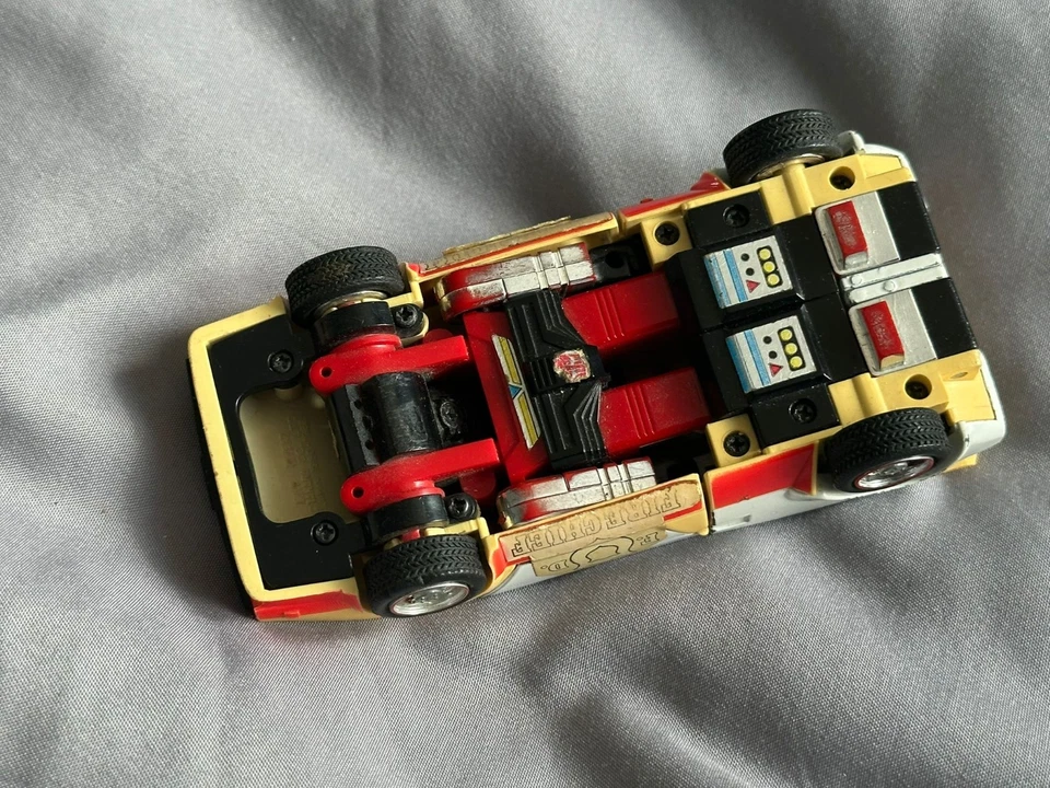 Vintage TRANSFORMERS G1 Autobot RED ALERT Fire Chief Lamborghini Takara 1982 - Image 4 of 4