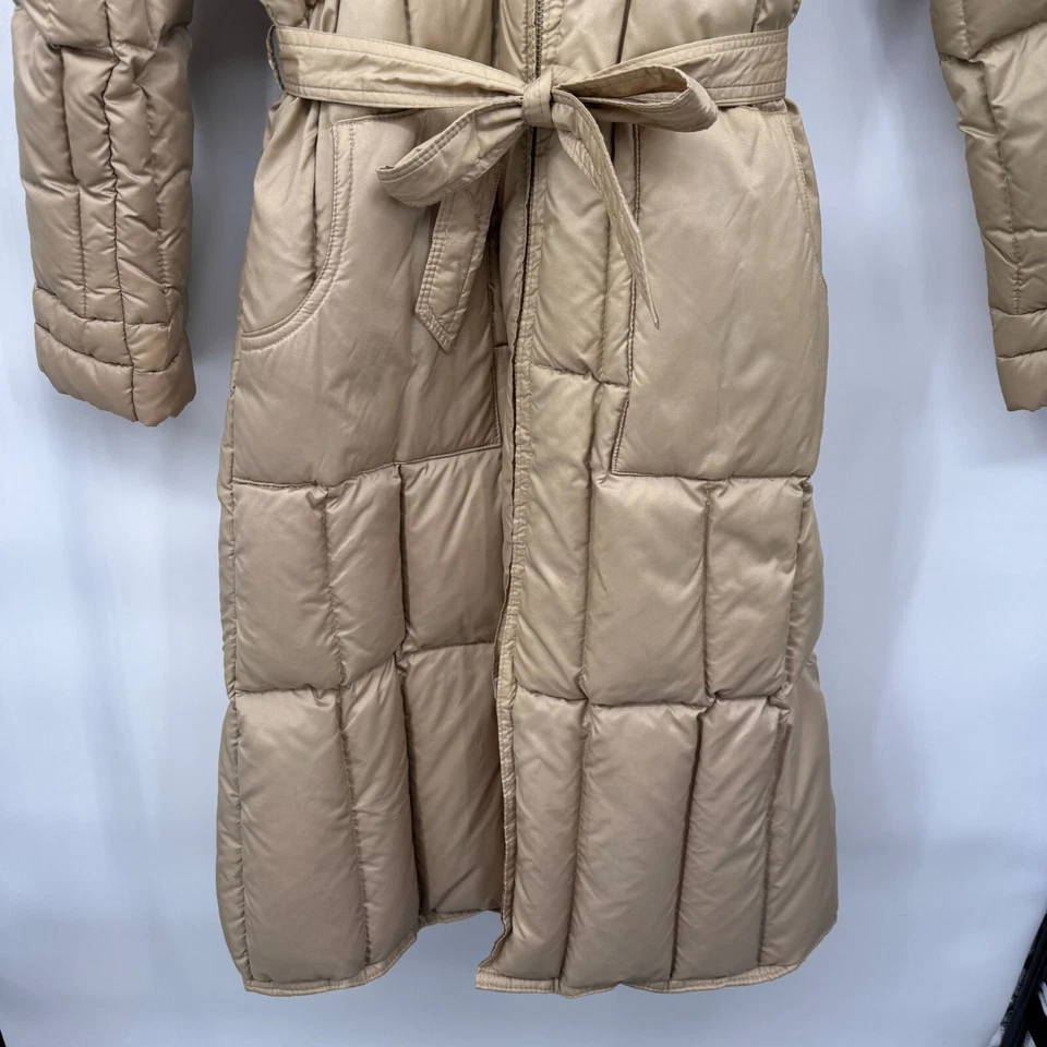 Chaqueta de plumón y plumas vintage para mujer grande bronceada acolchada nailon capucha cinturón Foto 3 de 4