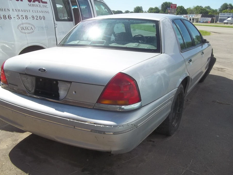 Condensador de aire acondicionado usado se adapta a: Ford Crown Victoria 2000 grado A Foto 3 de 4