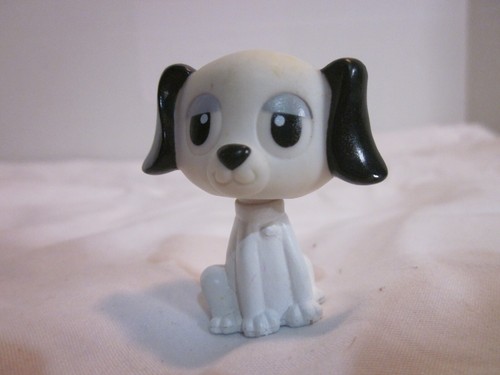 Mannix Welpe Hund Mini Figur Vinyl Wackelkopf Puppenhaus Haustier weiß schwarze Ohren