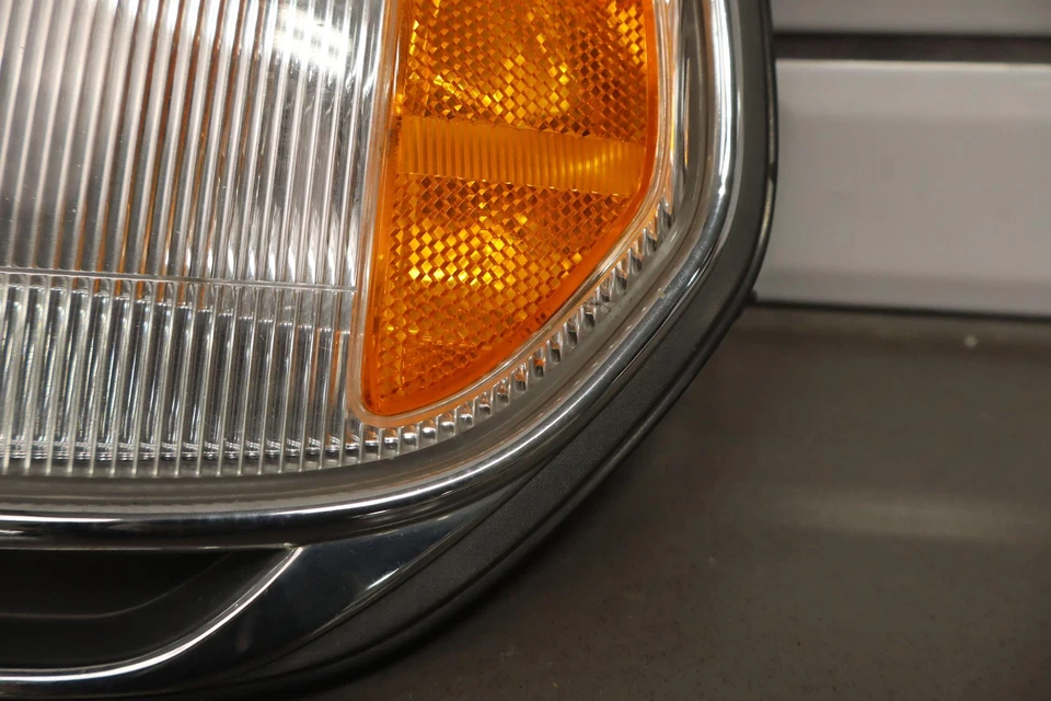 Lámpara de luz de señal de giro delantera del conductor izquierdo Lexus LX450 96-98 (montada en el guardabarros) Foto 3 de 4