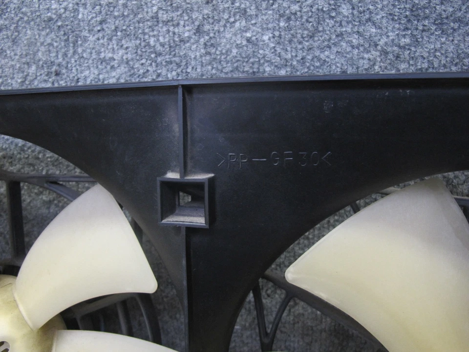 00-05 TOYOTA MR2 SPYDER ZZW30L MOTOR RADIADOR VENTILADOR DE REFRIGERACIÓN CUBIERTA DEL MOTOR OEM Foto 3 de 4