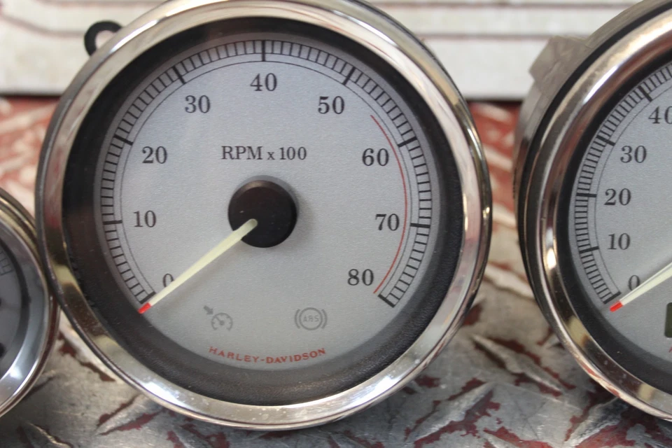 2010 HARLEY STREET GLIDE OEM SPEEDOMETER TACH GAUGES GAUGE SET 59K MILES SG47 - Image 4 of 4