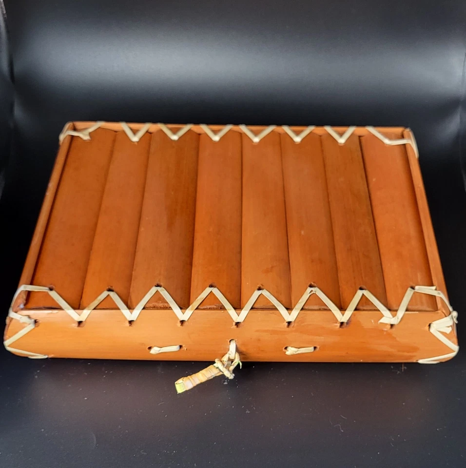 Vintage Handmade Bamboo Reed Compartment Trinket or Tea Box - Image 4 of 4