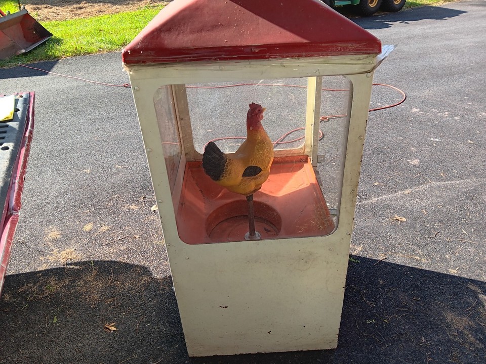 VINTAGE FUN CHICKEN VENDING MACHINE CHICKEN EGG MACHINE COIN OPERATED
