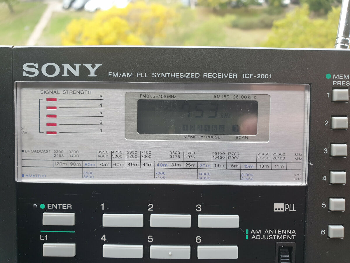 Sony ICF-2001FM Radio JAPAN PLL Synthesized RECEIVER Have Sony ICF-2001FM Radio JAPAN PLL Synthesized RECEIVER Have